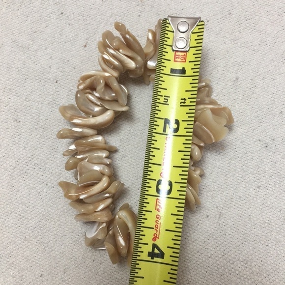 Large Shell Chip stretch bracelet - Picture 4 of 5